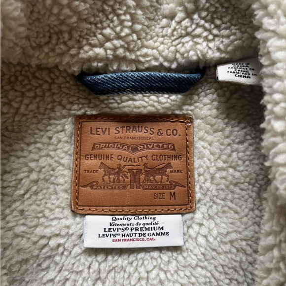 Levi’s premium original sherpa trucker jacket - Picture 3 of 6